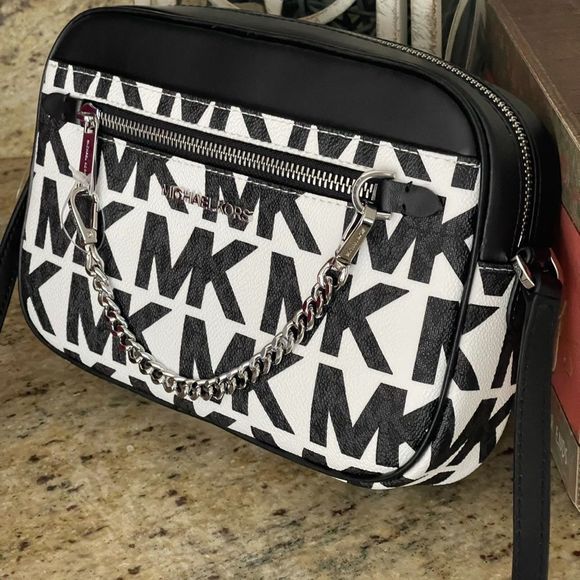 New mk jet set EW crossbody chain 😍 - Picture 6 of 11